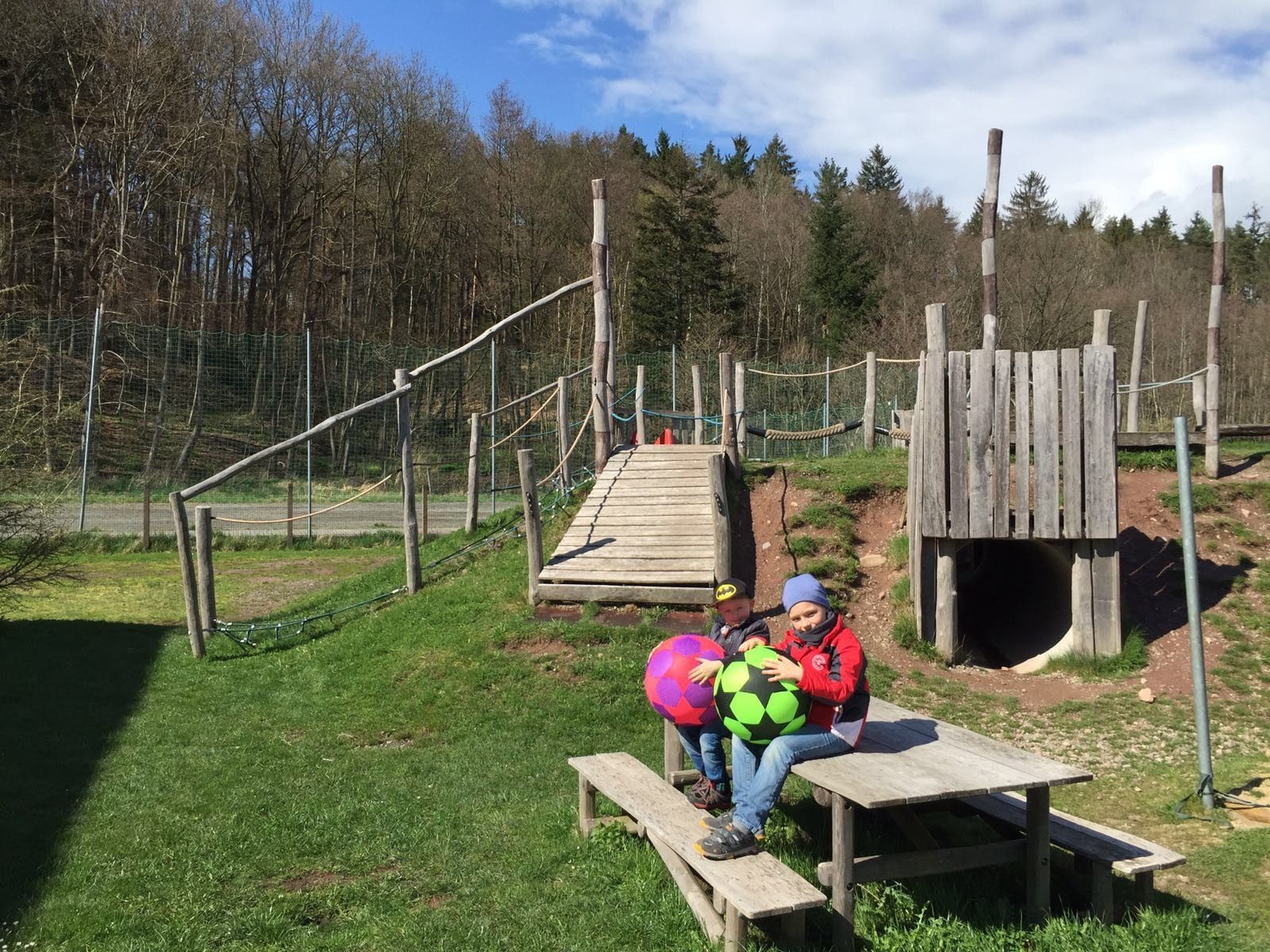 Holzspielplatz des Horts am Waldrand
